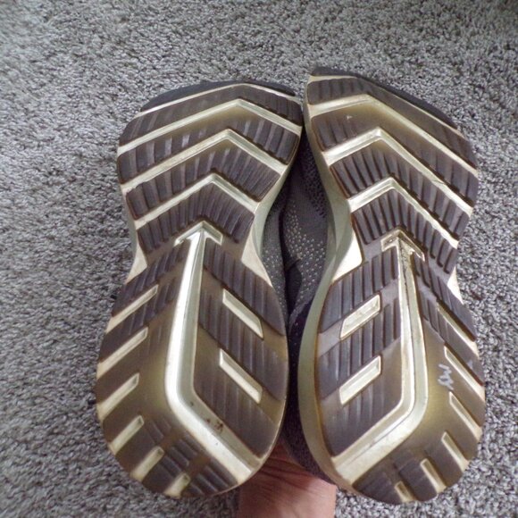 Brooks sneakers 9.5 - Picture 11 of 12